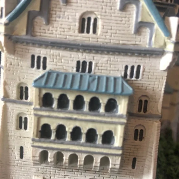 Neuschwanstein Bavaria, Germany castle model by Lennox Castles of the World 1999 - Picture 10 of 10